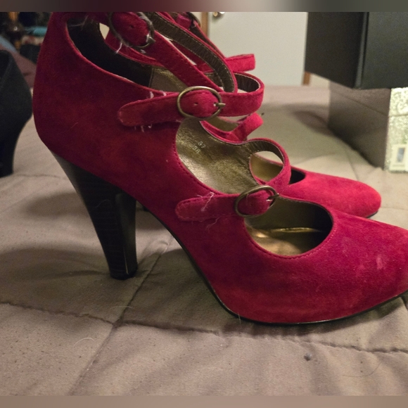 Women's 7.5 strappy heels - Picture 2 of 8